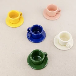 Tasse à café et soucoupe en émail
