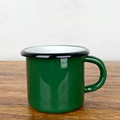 Tasse en émail coloré