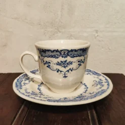 Tasse et soucoupe décor floral