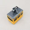 Téléphérique mécanique jaune
