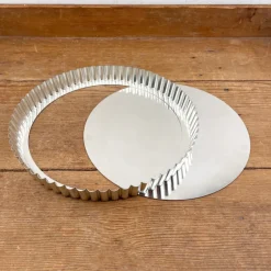 Tourtière en fer blanc à fond mobile