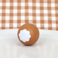 Œuf en chocolat avec sa coquille