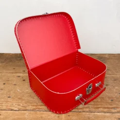 Valise rouge en carton