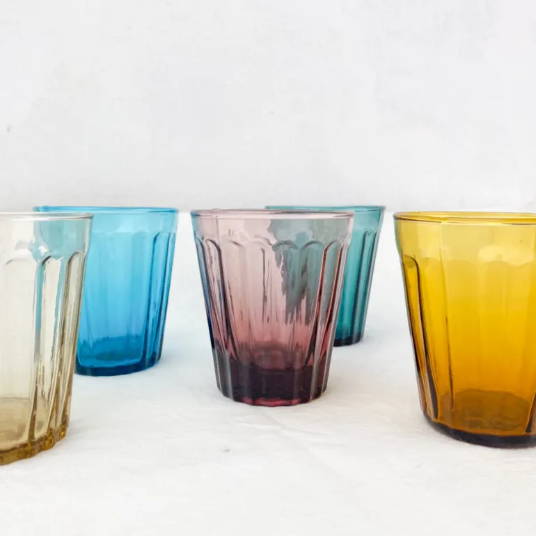 Verre coloré à facettes