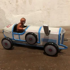 Voiture de course bleue