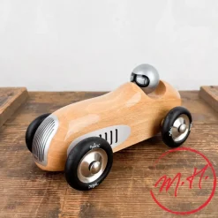 Voiture de course en bois naturel