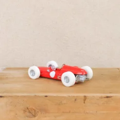 Voiture de course en métal rouge
