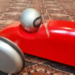 Voiture speedster en bois rouge